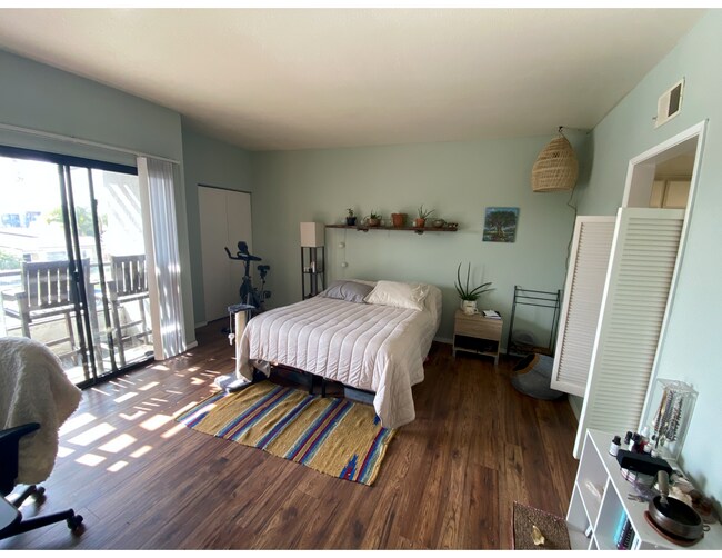 master bedroom - 2176 Reed Ave