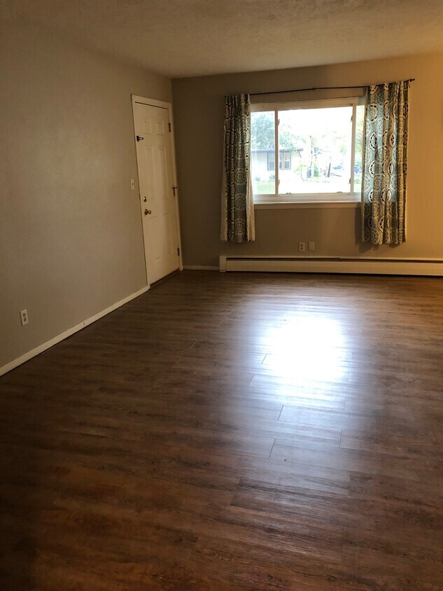 1622 Bryan St Unit A, Normal, IL 61761 Apartments in Normal, IL