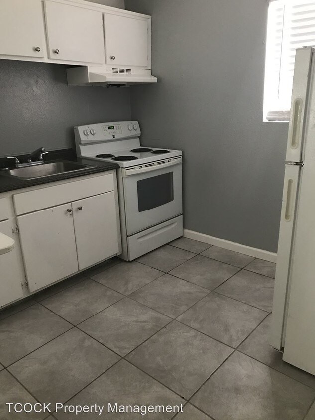 Primary Photo - 100 N 12th Ave