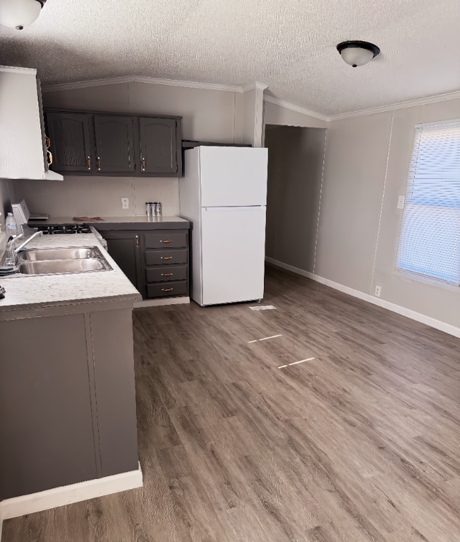 Foto del edificio - 2552 Smith Ave