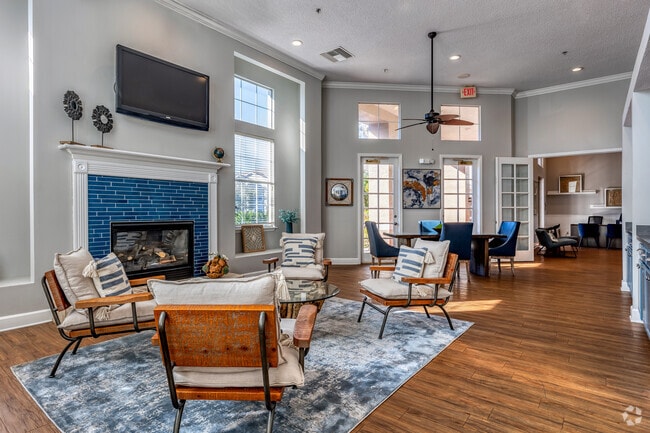 Internet Lounge - Lakes at North Port Apartments