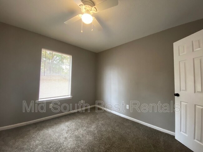 Building Photo - 3636 Skylark Dr