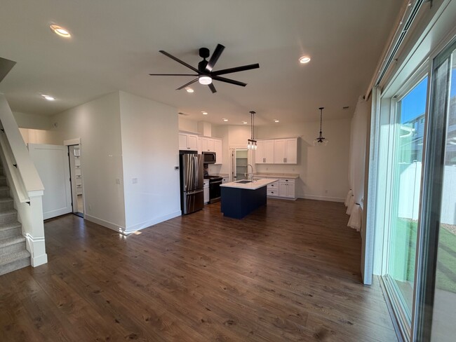 Building Photo - 307 Talons Dr