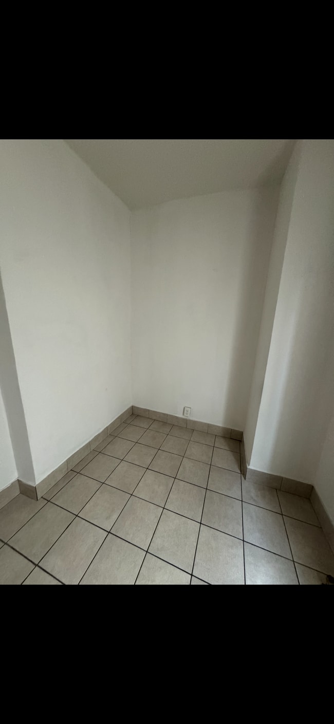 Foto del edificio - 30-17 34th St