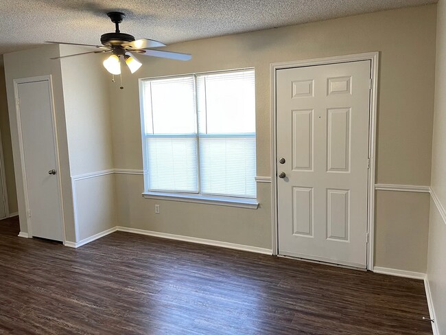 Foto del edificio - 306 Williams Rd