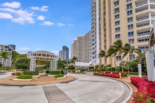 Building Photo - 848 Brickell Key Dr