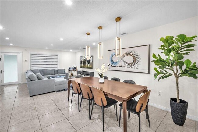 Foto del edificio - 4521 SW 34th Dr