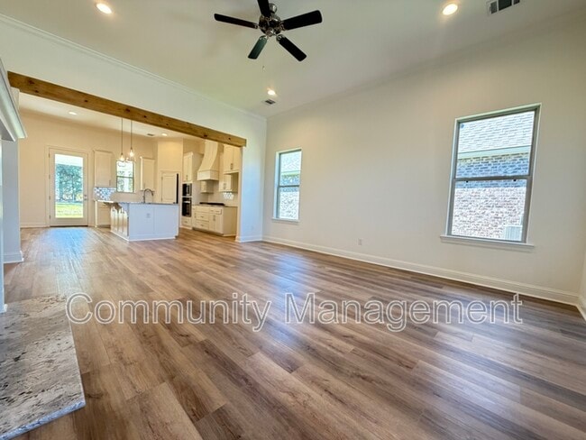 Building Photo - 3696 Waterbury Ave