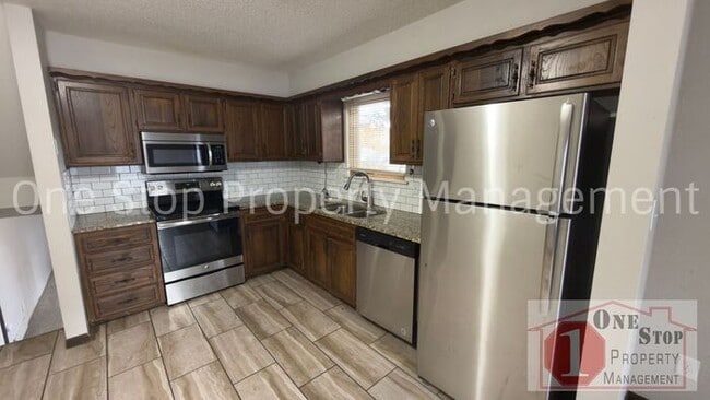 Foto del edificio - Beautiful Split Level Home w/ 4 Bedroom an...