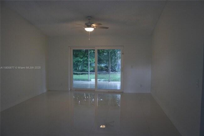 Foto del edificio - 3067 Lillian Ln