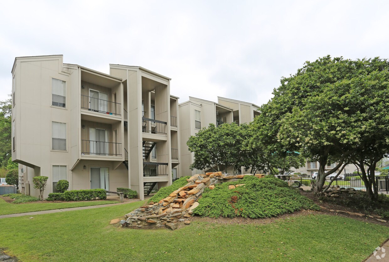 Fountain Woods Apartments 3565 Delaware Beaumont, TX