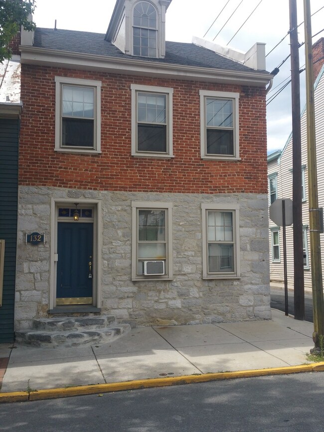 Building Photo - 132 S Hanover St