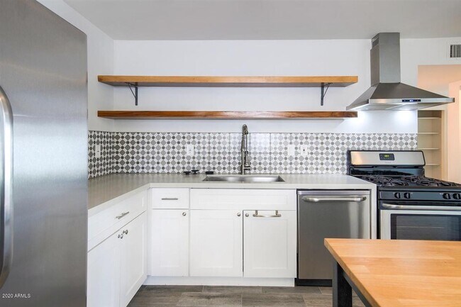 Foto del edificio - 3140 E Glenrosa Ave