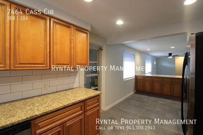 Building Photo - 7464 Cass Cir