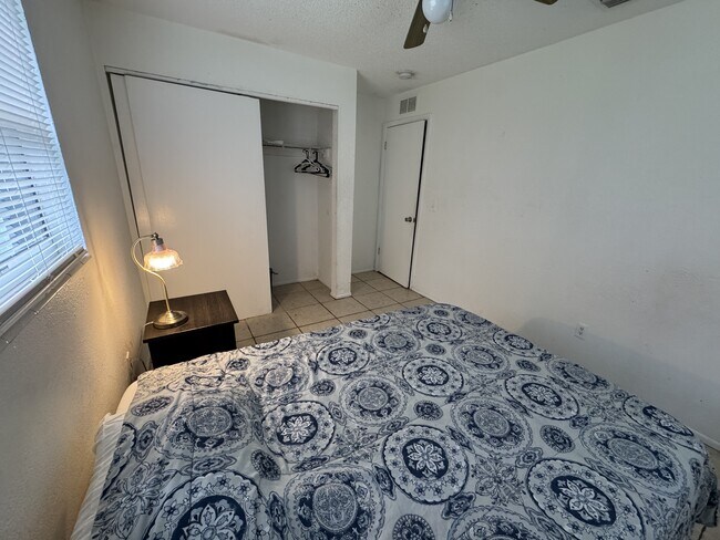 Foto del edificio - 148 Deacon Jones Blvd