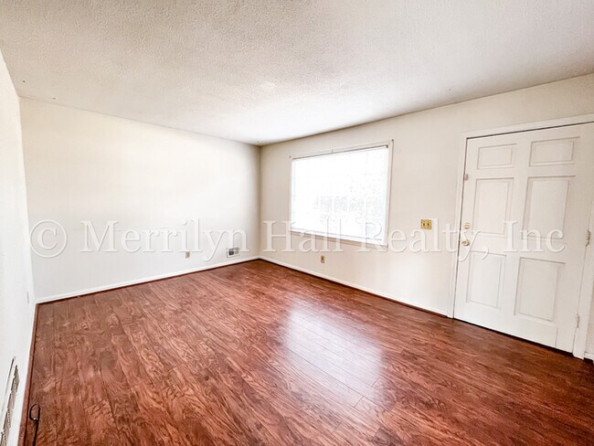 Foto del edificio - 225 Stirlington Rd