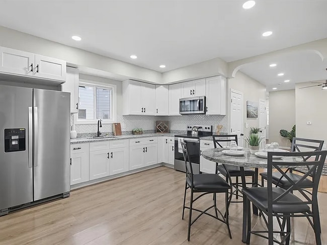 Building Photo - 12 Saint James Ave