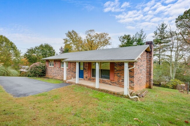 Building Photo - Spacious 3-Bedroom Home with Finished Basement and Scenic Views in Colonial Heights
