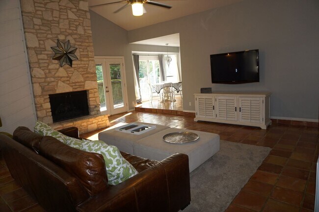 Foto del edificio - 4 br, 2.5 bath House - 9200 Fallworth St.