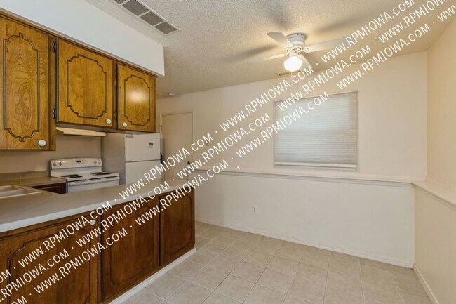 Building Photo - 2 Bedroom, 1 Bath duplex in Des Moines