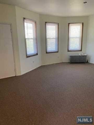 Building Photo - 421 River Dr