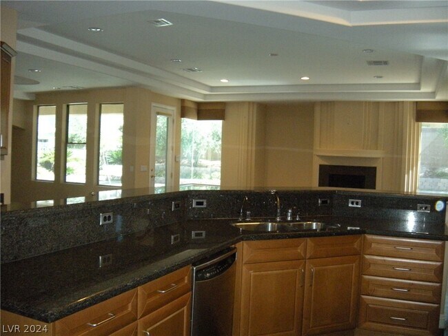 Building Photo - 5561 Notte Pacifica Way