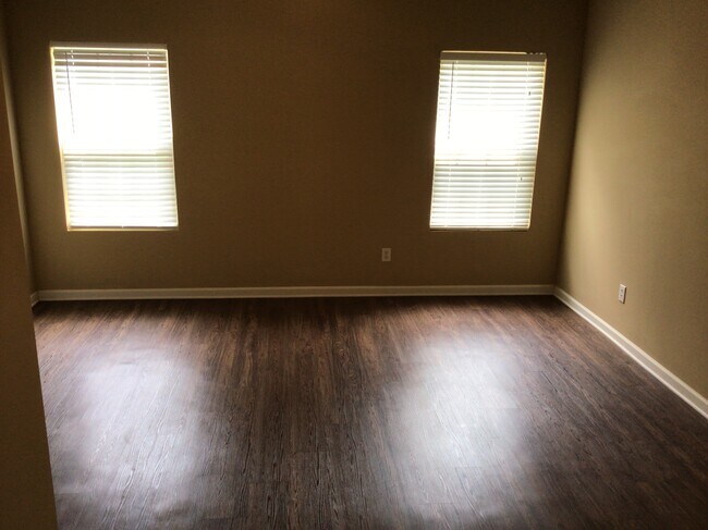 Foto del edificio - 1045 Brookgreen Ln