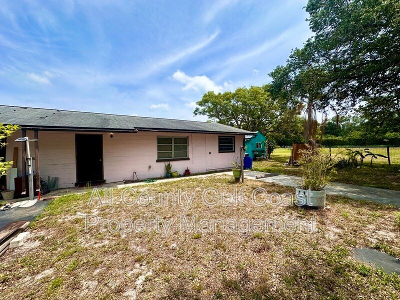 Foto principal - 4411 26th Ave E