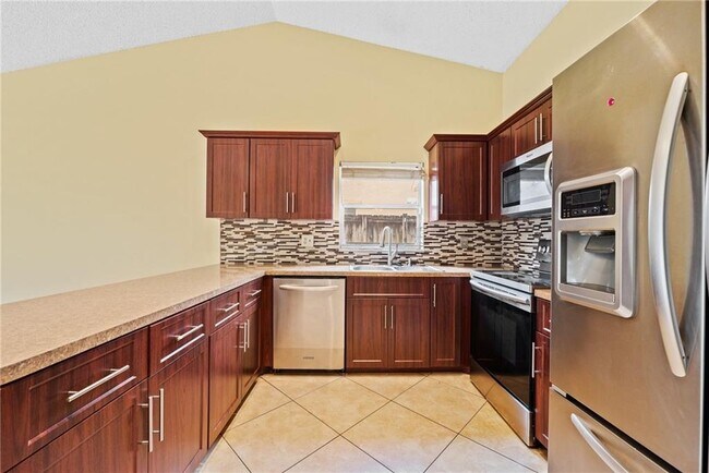Foto del edificio - 4950 NW 83rd Ave