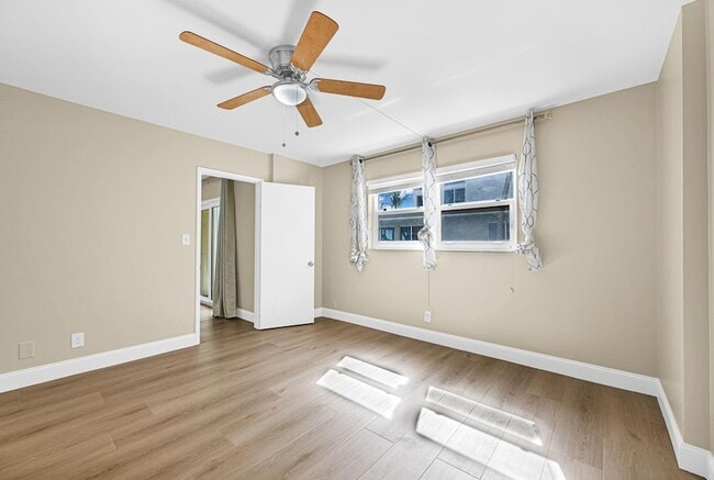 Foto del edificio - 1161 Hillsboro Mile Unit 207