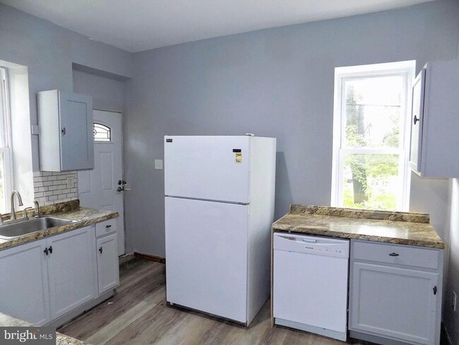 Building Photo - 804 N Front St