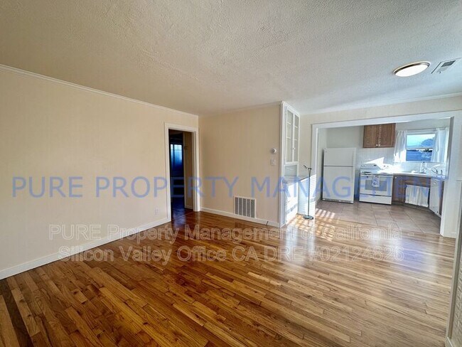 Building Photo - 1485 Chanticleer Ave