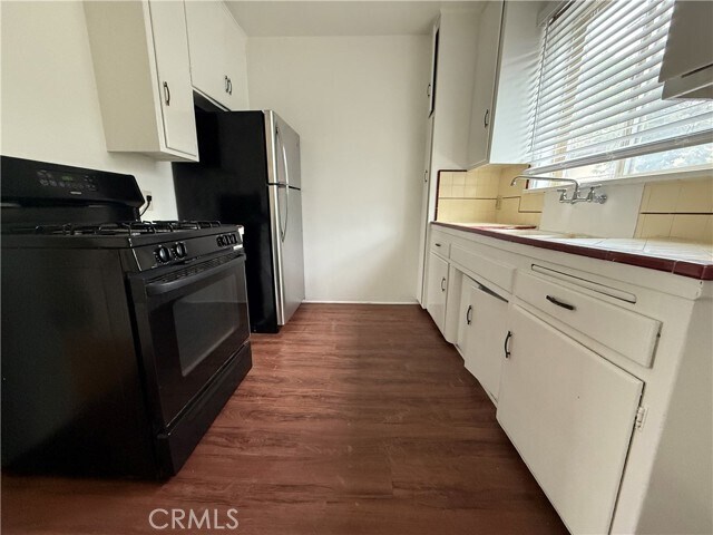 Foto del edificio - 7139 Kittyhawk Ave