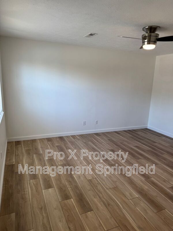 Foto del edificio - 623 E Bain St