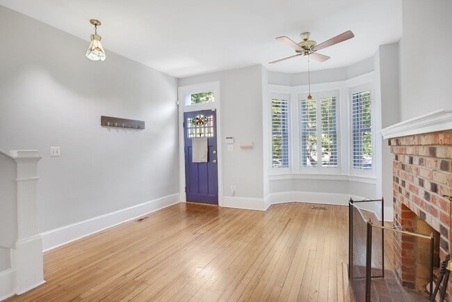Building Photo - Charming Capitol Hill House| Don't miss the 3D-TOUR!