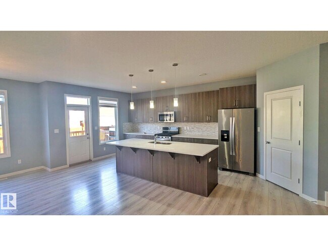 Photo du bâtiment - 2318 Cassidy Way SW