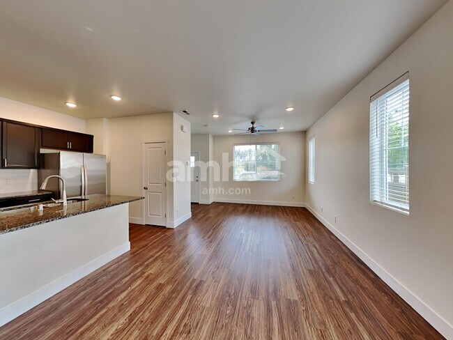 Foto del edificio - 33084 Ten Trails Pkwy