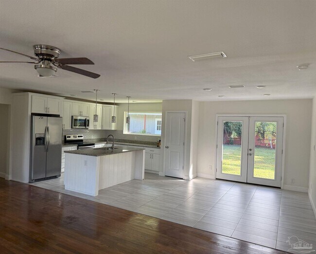 Foto del edificio - 2720 Bayou Blvd