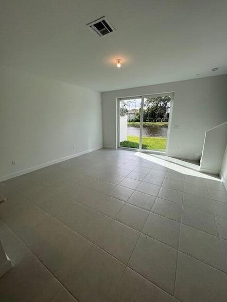 Foto del edificio - 5387 Flannigan Wy