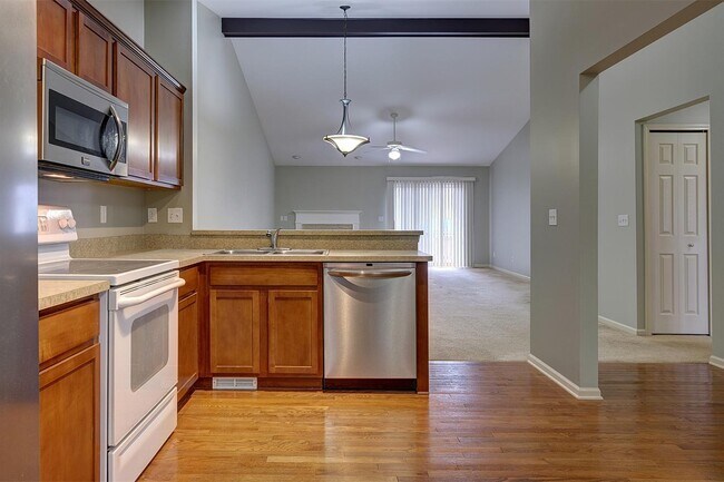 Building Photo - 1852 N Kenwyck Dr