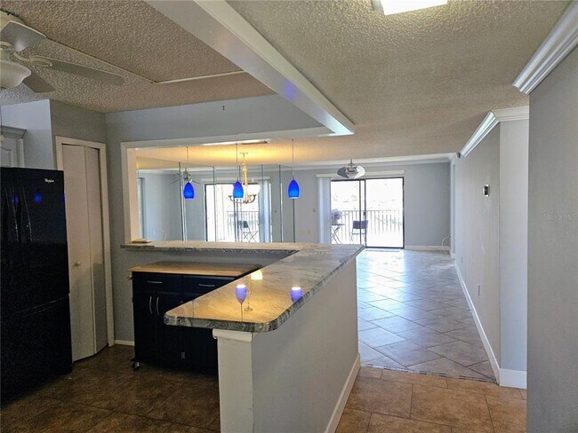 Building Photo - 7600 Sun Island Dr S