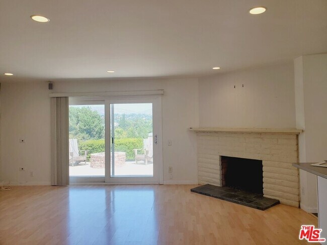 Foto del edificio - 6176 Dalecrest Ave