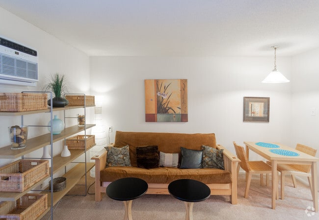 Studio - 400 SF - Turtle Creek - Indianapolis