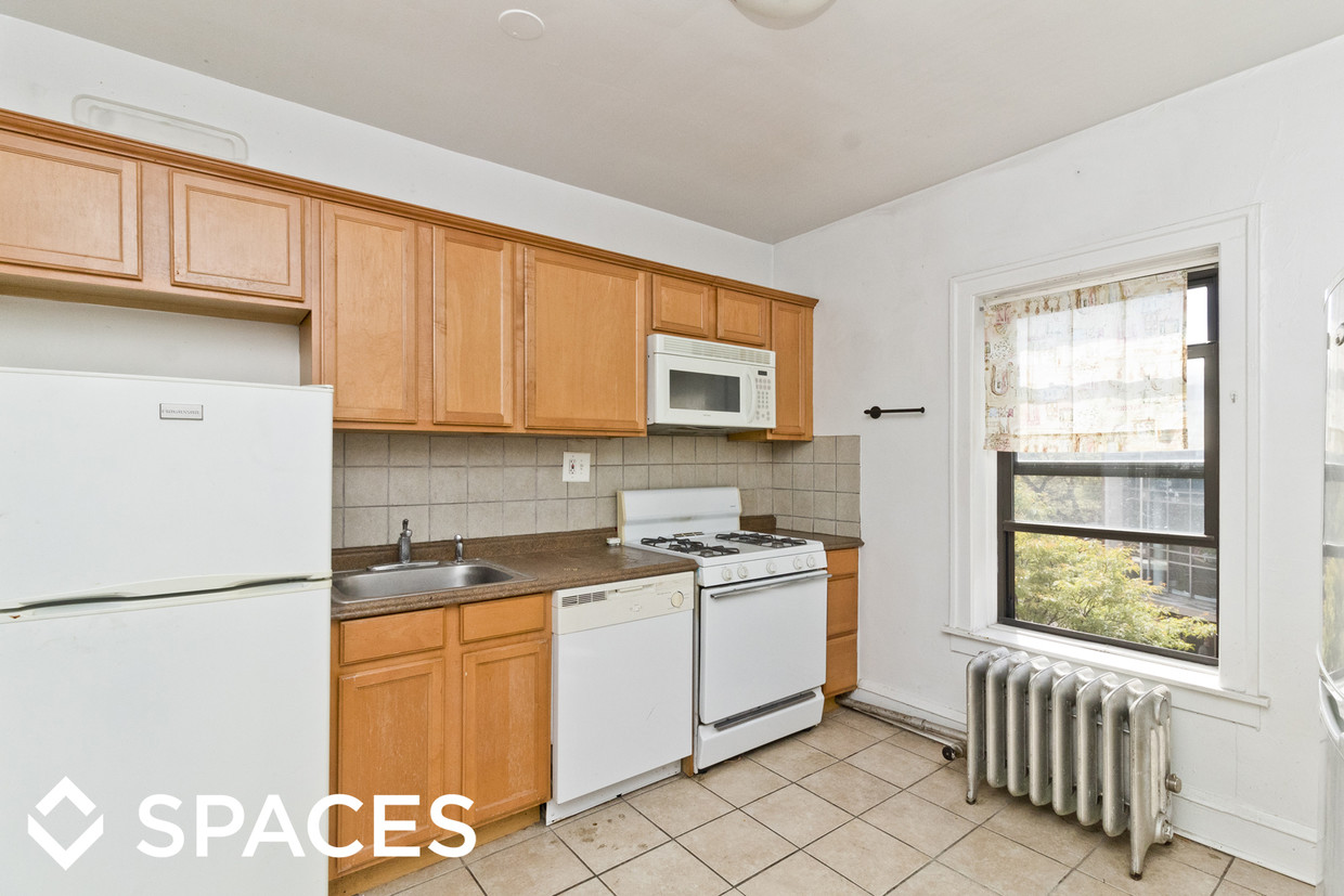 Primary Photo - 1002 W Belden Ave