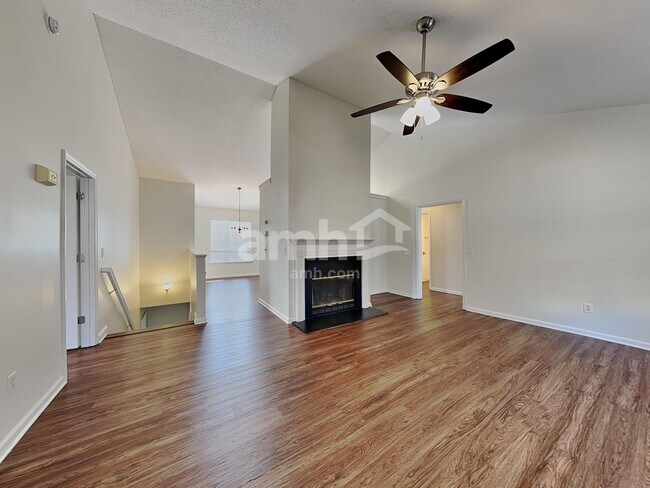 Foto del edificio - 615 Asheby Woods Rd