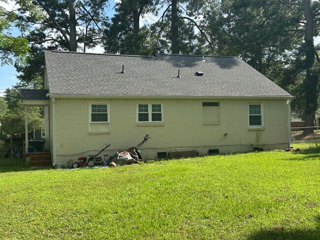 Foto del edificio - 523 Hilltop Dr