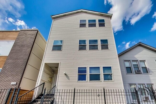 Building Photo - 1632 W Blackhawk St