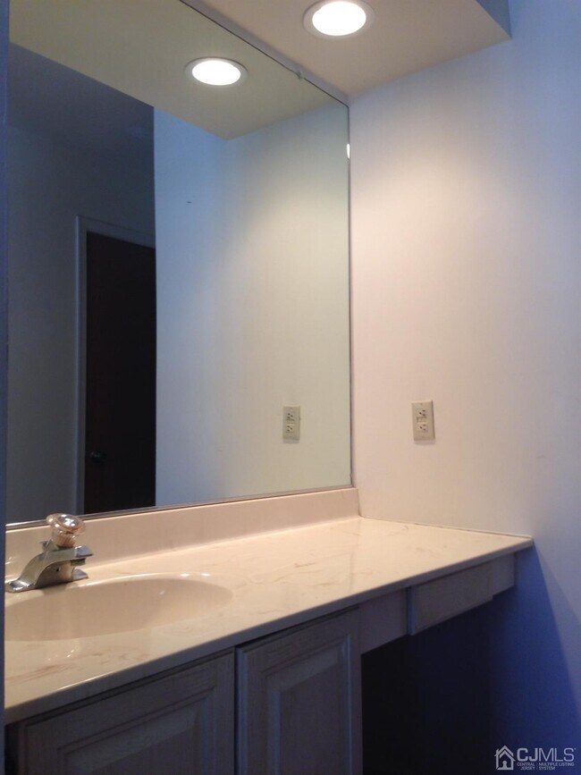 Building Photo - 3304 Stonehedge Rd