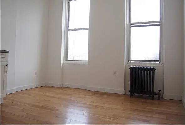 Building Photo - 72-14 69th Pl