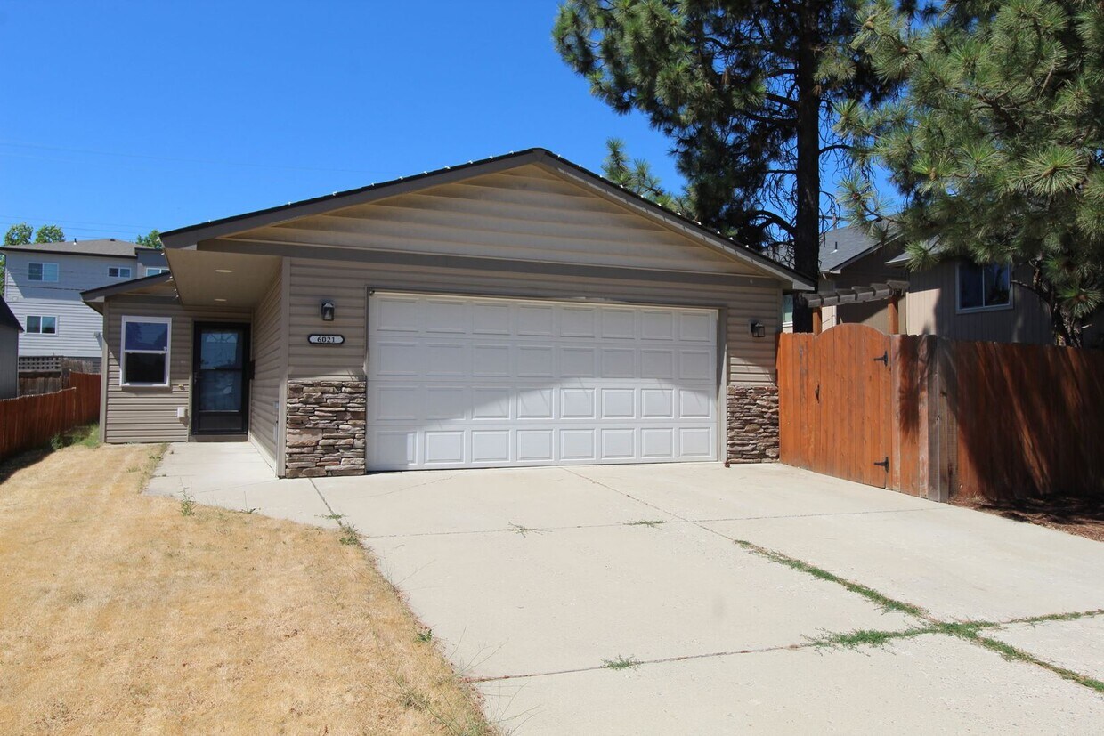Foto principal - 6021 N Addison St